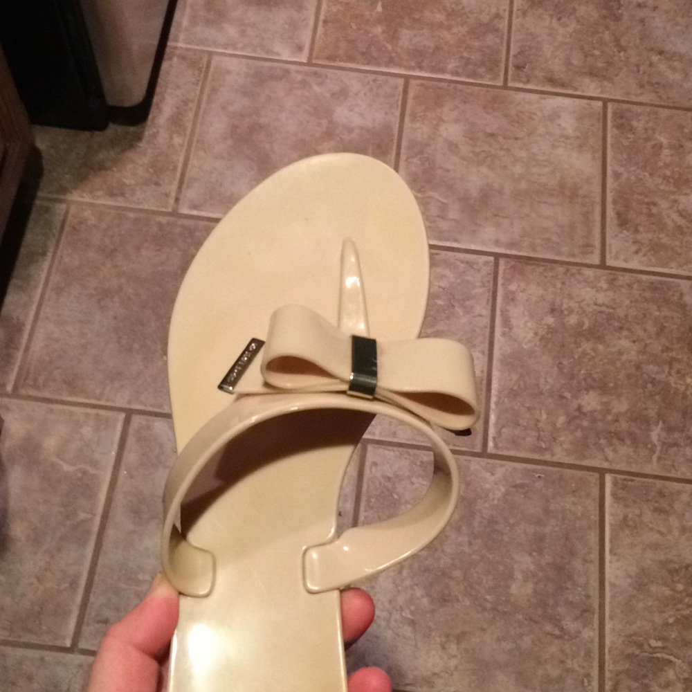 Michael kors flip flops